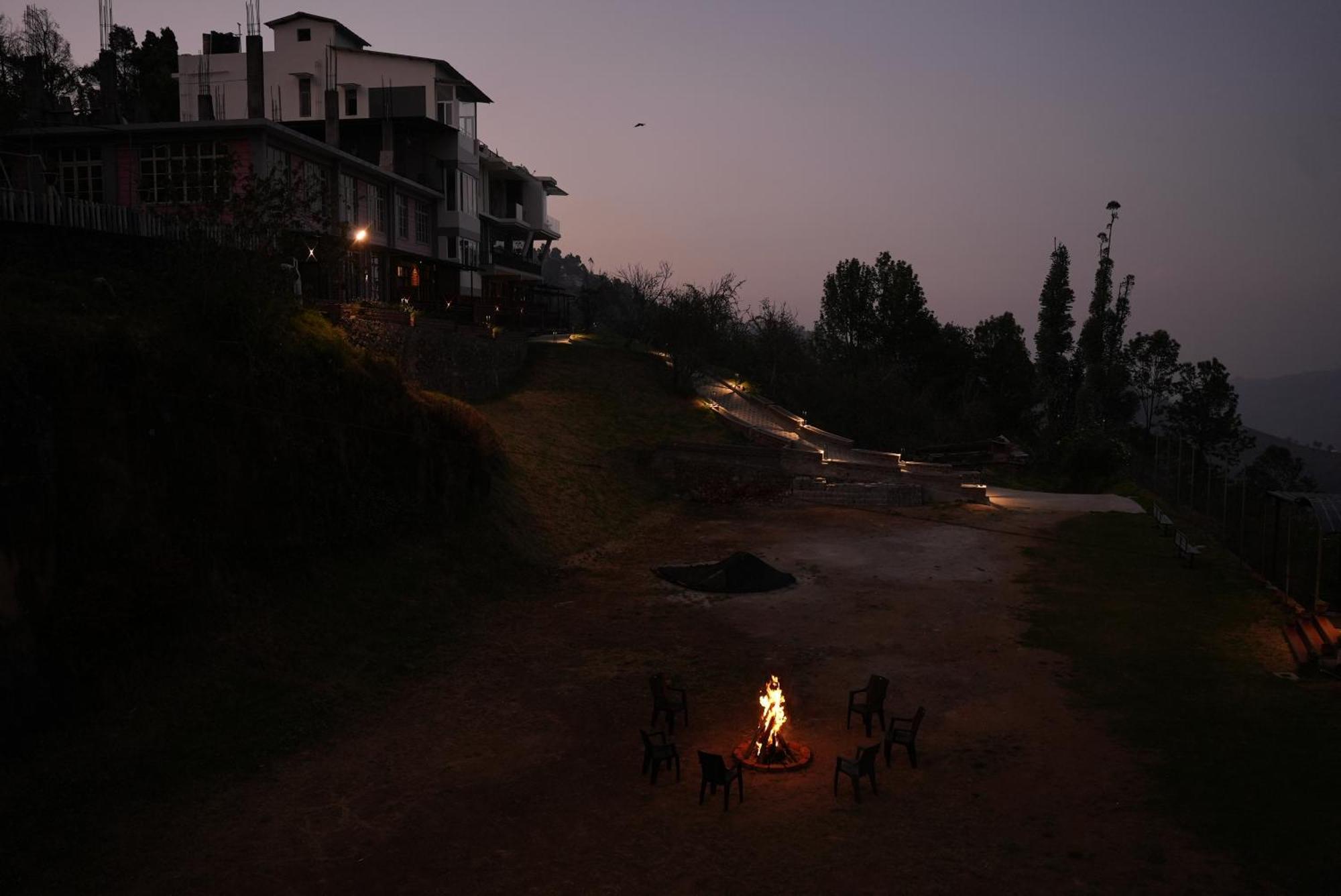 Aura Crimson Vistas Hotel Kodaikanal Exterior photo